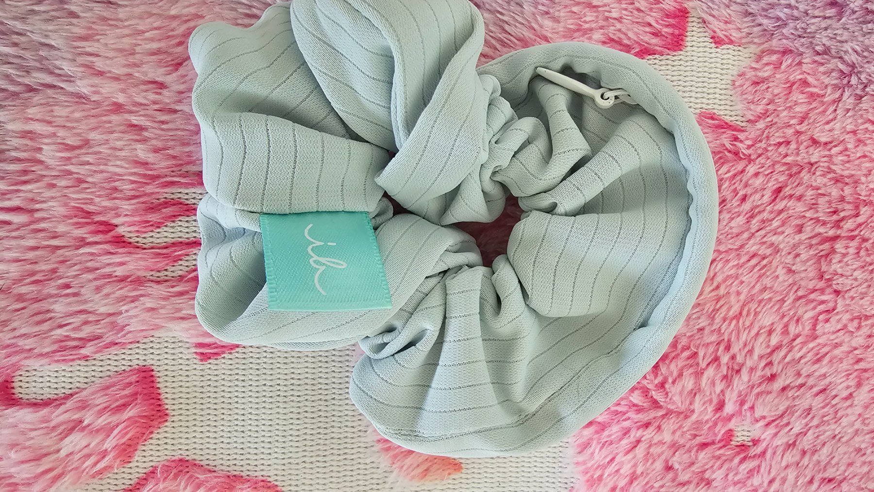 Accessori per capelli: Hellblaues Scrunchie, neuwertig – Nuovo (secondo la descrizione) da Klingnau venduto da anduril_25 1