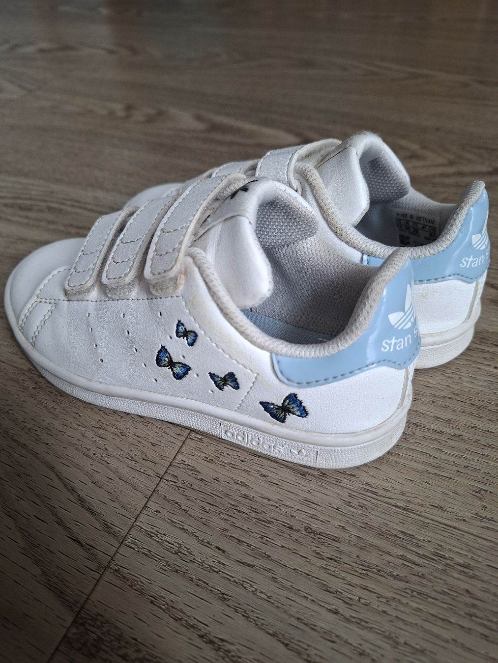 Adidas Chaussures filles: basket adidas stan smith taille 28 – D'occasion à Chavannes-de-Bogis par senator635