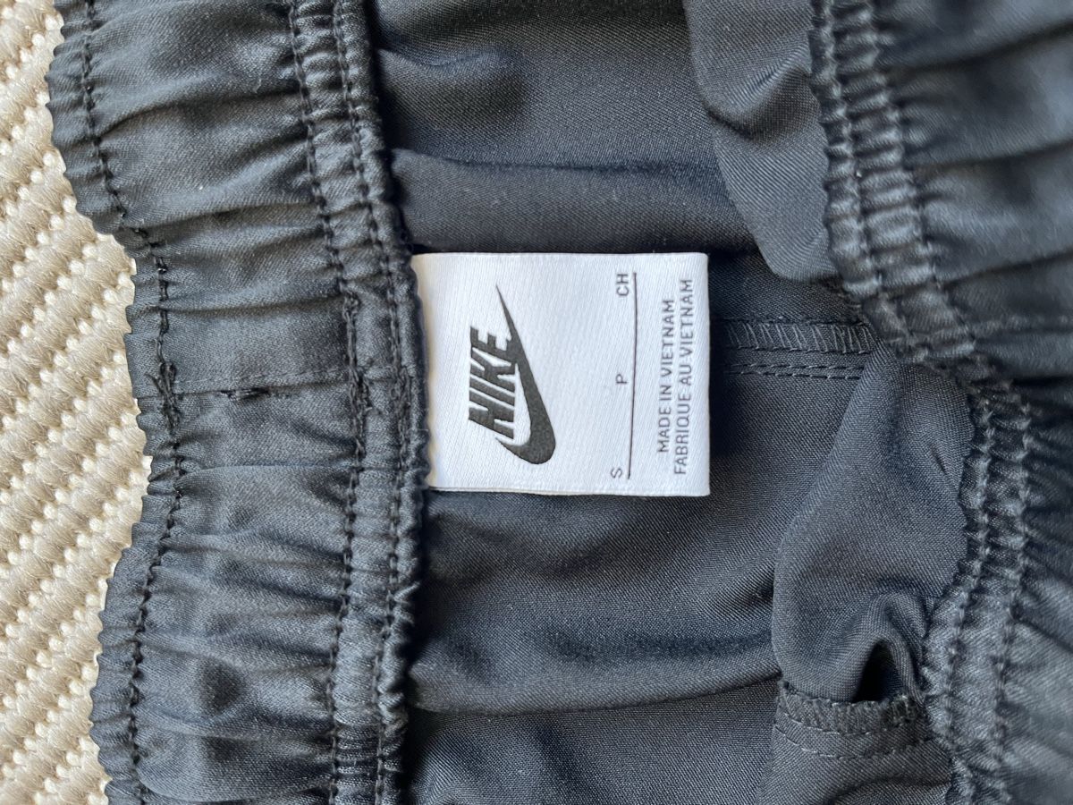Nike Pantaloni: Short Nike Air noir - Taille S – Nuovo (secondo la descrizione) da Hauterive NE venduto da Lipal 2