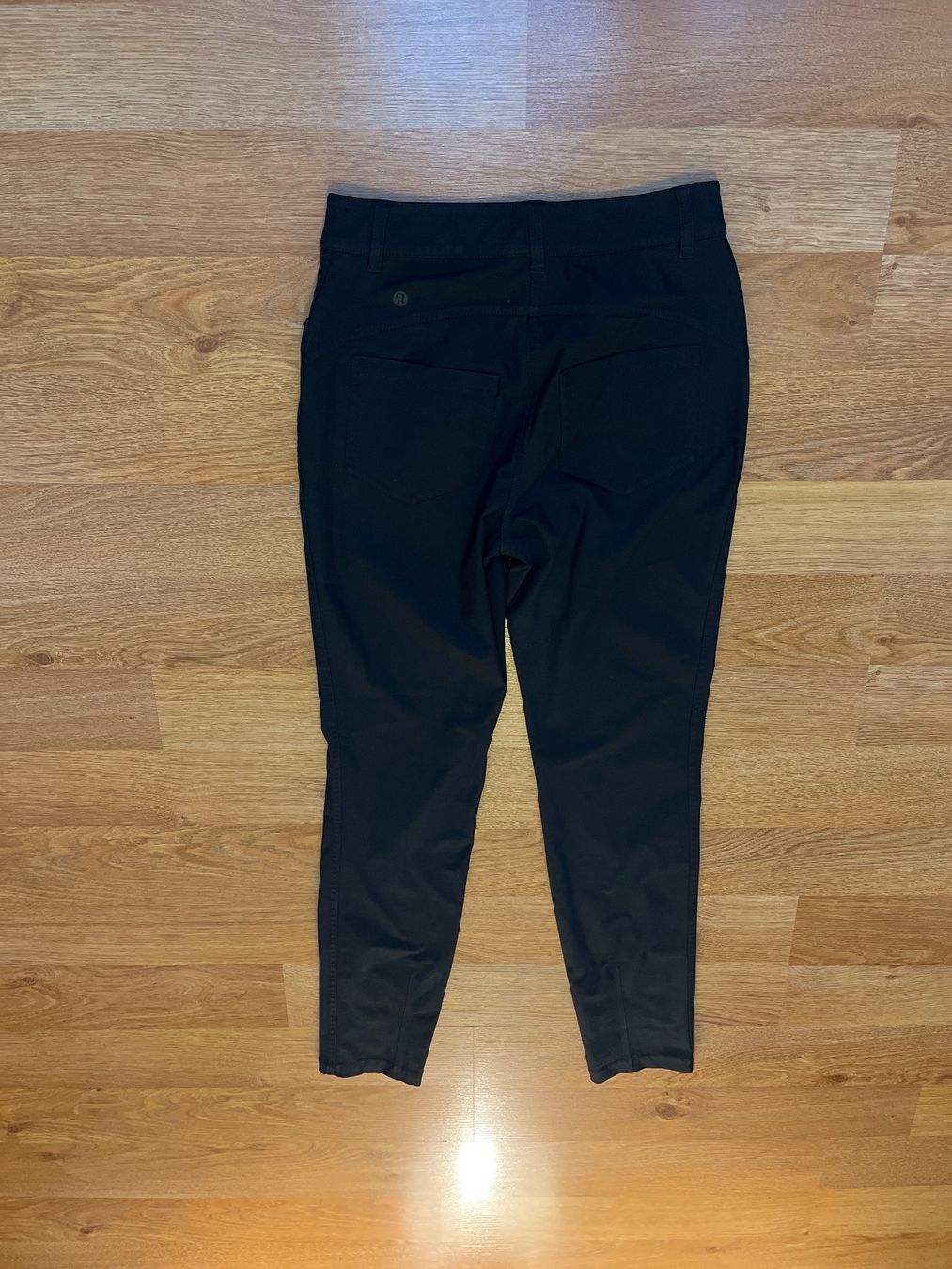 Lululemon Pantaloni: Pantalon Lululemon taille 4 – Usato da Genève venduto da fyshbird 2