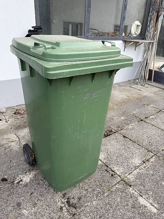 Autres: Grüngutcontainer – D'occasion à Berikon par Murphyslaw