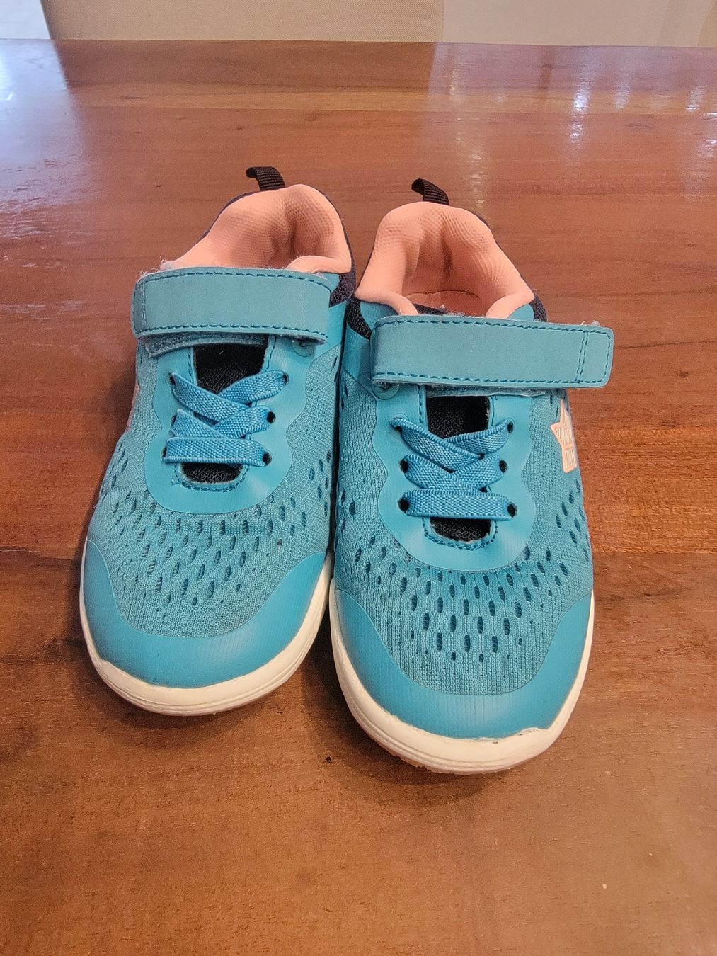 Scarpe per ragazze: Hallenschuhe Gr. 29 – Nuovo (secondo la descrizione) da Schwaderloch venduto da jas_jwg6