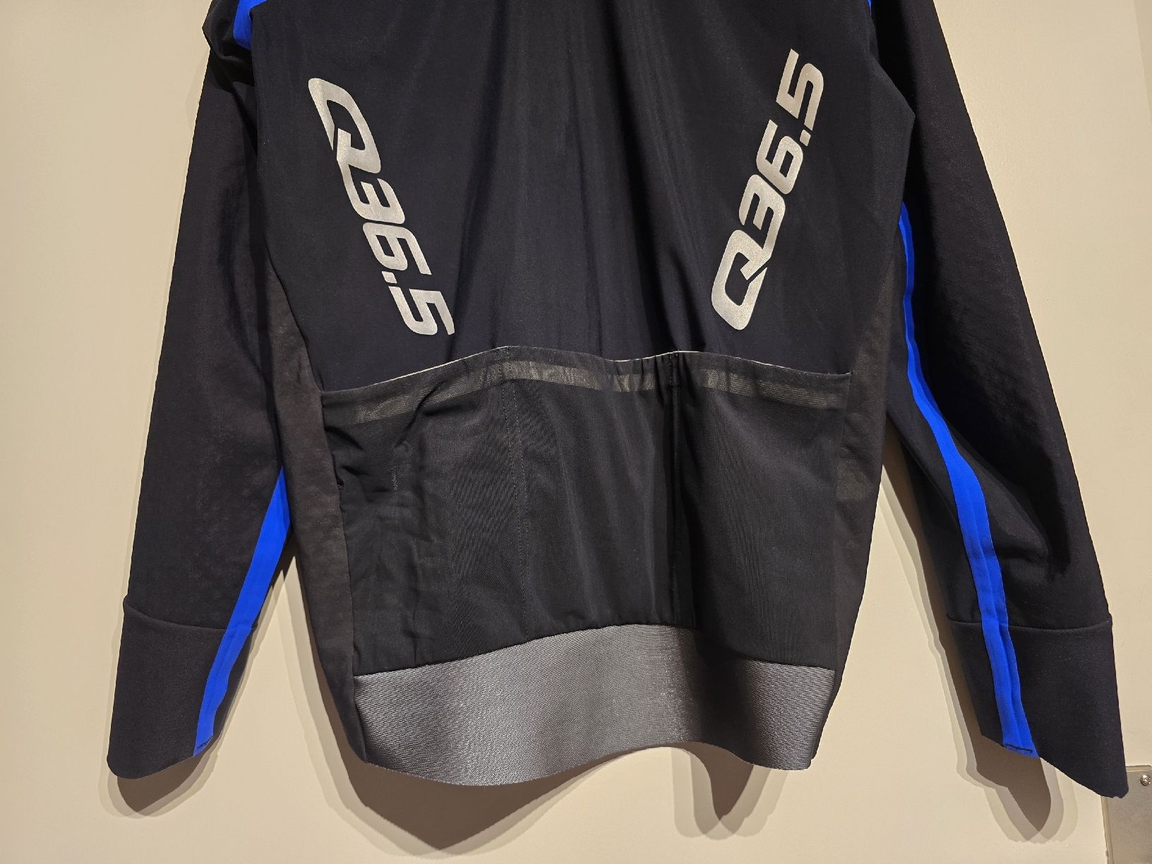 Vestes: Q36.5 Vampire Shell Jacket, Grösse L, Schwarz  – D'occasion à Degersheim par Honolulu013 2