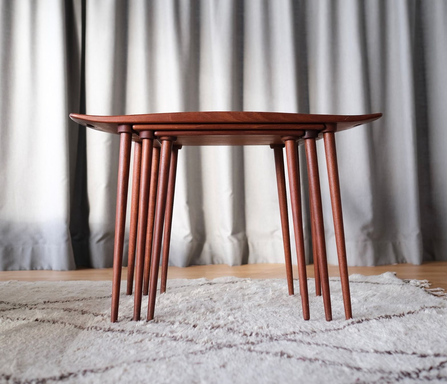 Set di tavolo e panche: Nesting tables by Jens Harald Quistgaard, Denmark – Usato da Bern venduto da Zmodern_VIN 2