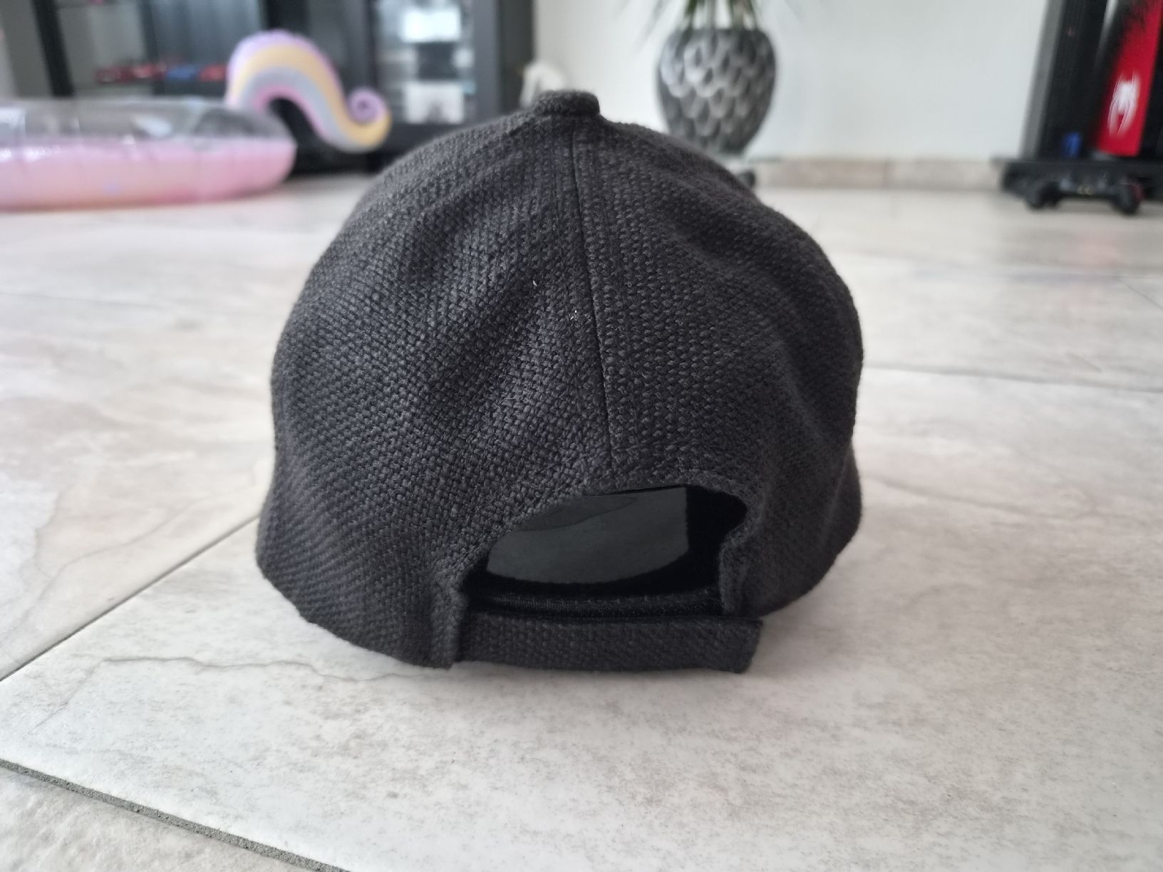 Esprit Chapeaux, bonnets & casquettes: Kappe Esprit, schwarz, bestickt  – D'occasion à Niederrohrdorf par Miripfiri 2