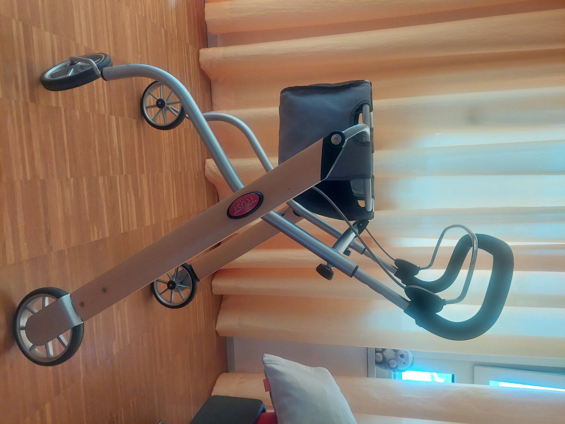 Aides à la marche: Indoor Rollator – D'occasion à Zürich par jmueller71