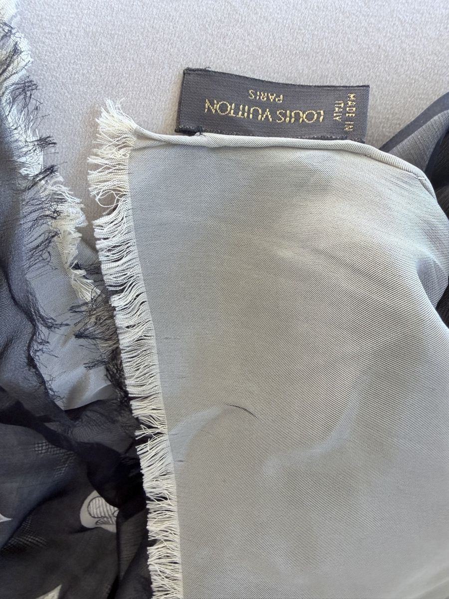 Louis Vuitton Foulard & Sciarpe: Louis Vuitton Black and Grey Layered Etoile Mahina Scarf – Usato da Zollikon venduto da houseofsamar 3