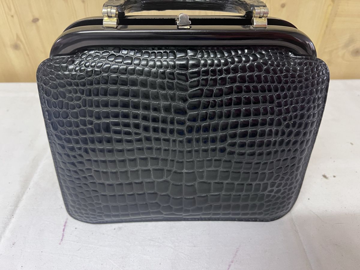Taschen für Damen:  Schöne Handtasche (35) – Gebraucht aus Glattfelden von bro_f2vv 1
