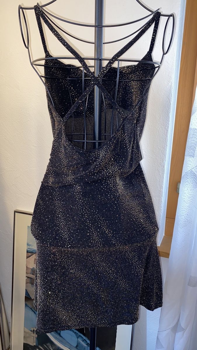 Robes: Charbell Paris Kleid – D'occasion à Obfelden par tan_9lj9 2