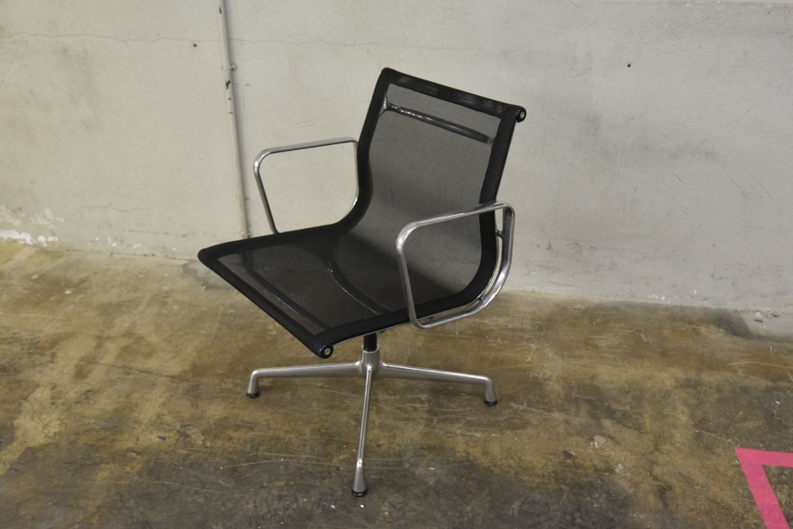 Vitra Sedie: Eames Aluminium Chair EA 108, Vitra – Usato da Lichtensteig venduto da Usedinstorecom 3