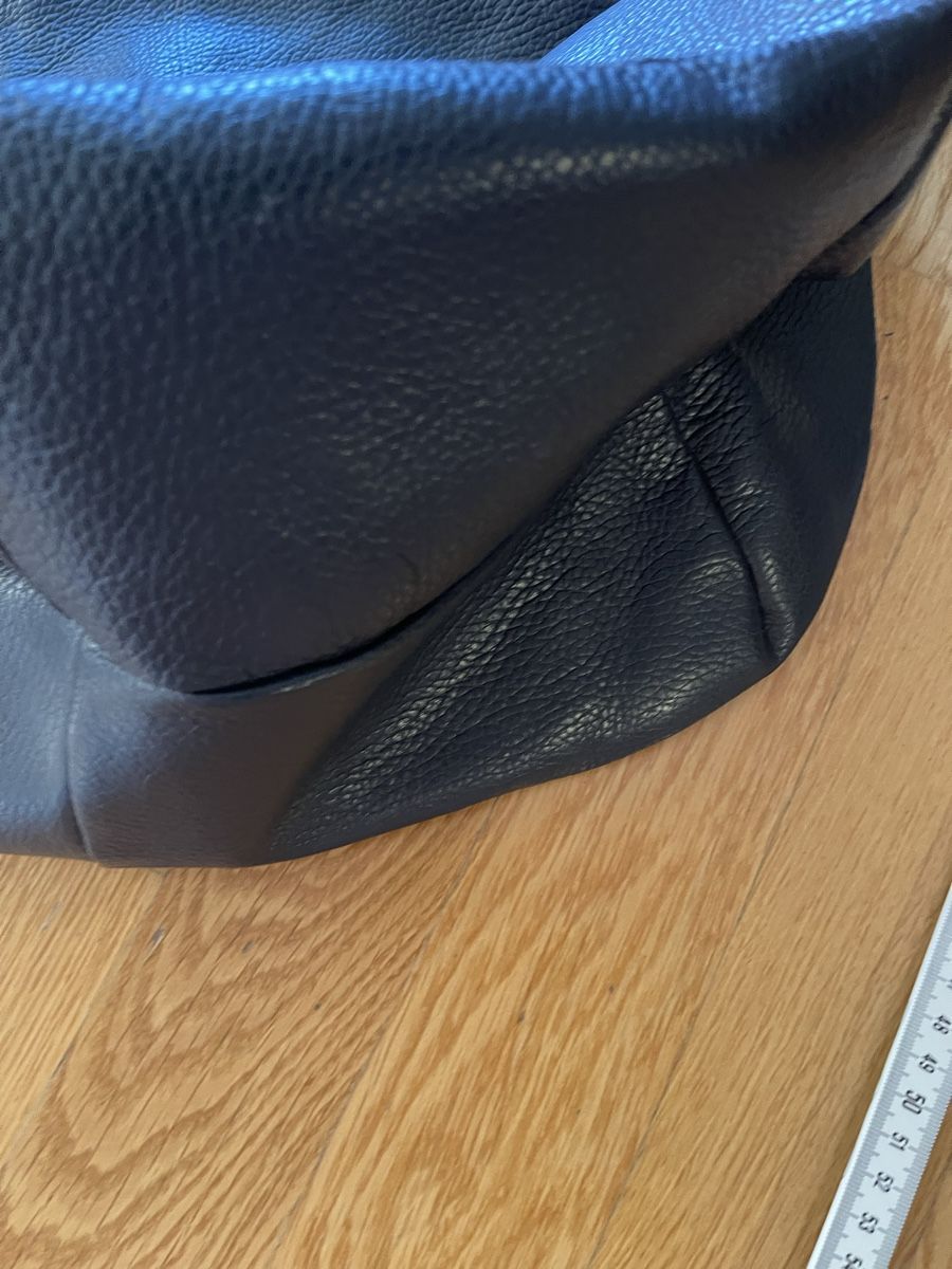 Borse da donna: Tasche/ Schwarze Ledertasche mit silberner Kette – Usato da Rüschlikon venduto da Lajniii 3