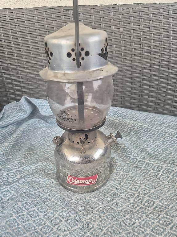 Coleman Lampen: BENZINVERGASER - LAMPE  COLEMAN 243B – Gebraucht aus Biel/Bienne von CS013