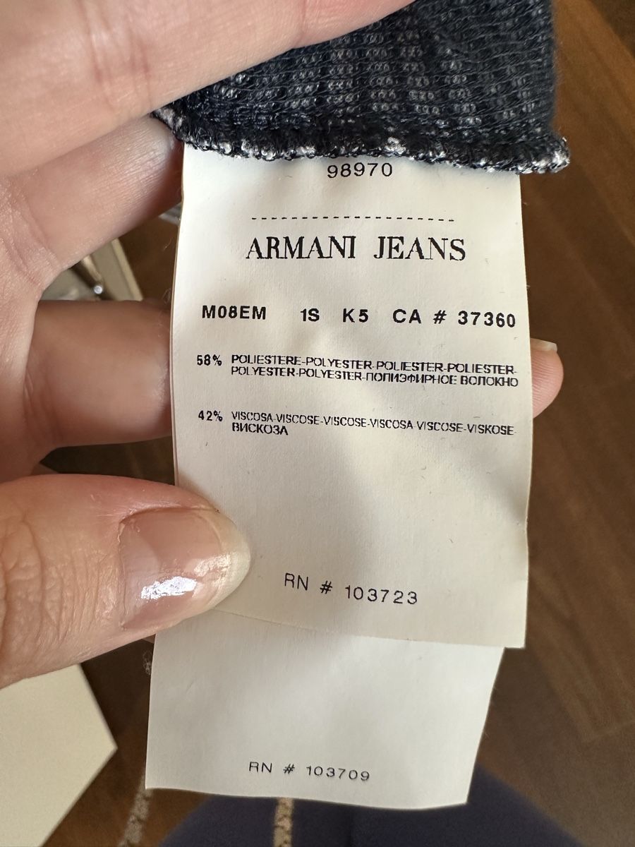Top: Schönes Oberteil von Armani Jeans – Usato da Dübendorf venduto da suv_7dsx 3