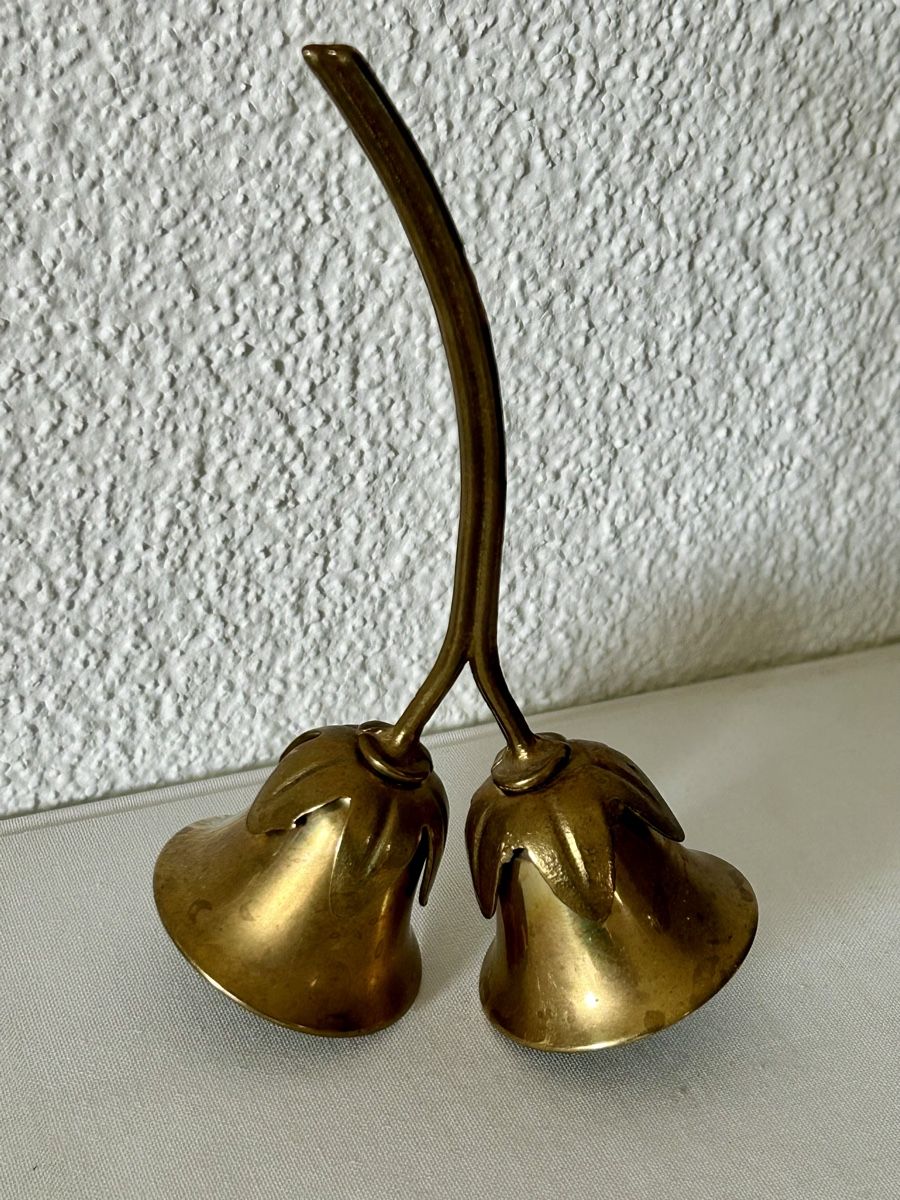 Campanacci mucche: Vintage Doppelglocke aus Messing Blumenform – Usato da Wettingen venduto da Mmccl 2