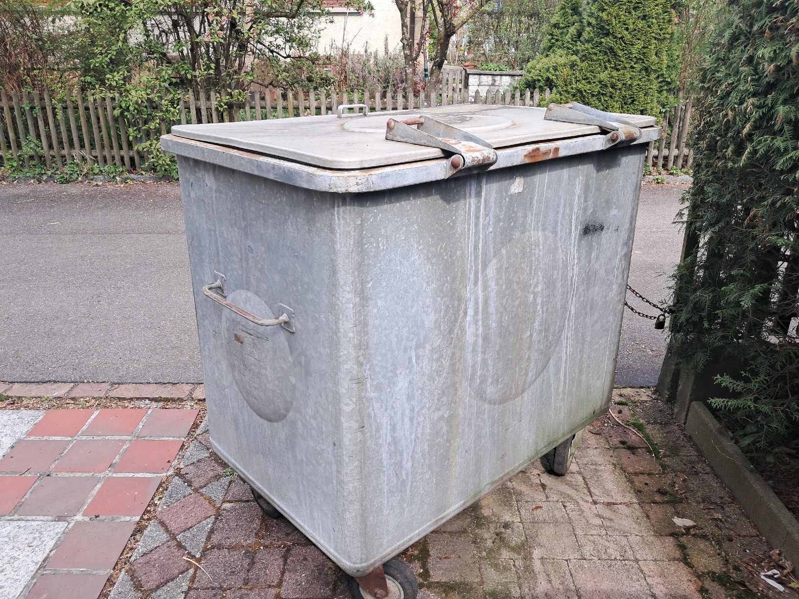 Skaza Altro per Ufficio & Commercio: Abfallcontainer abholen in ZH Schwamendingen – Usato da Dintikon venduto da Kamelsammler 1