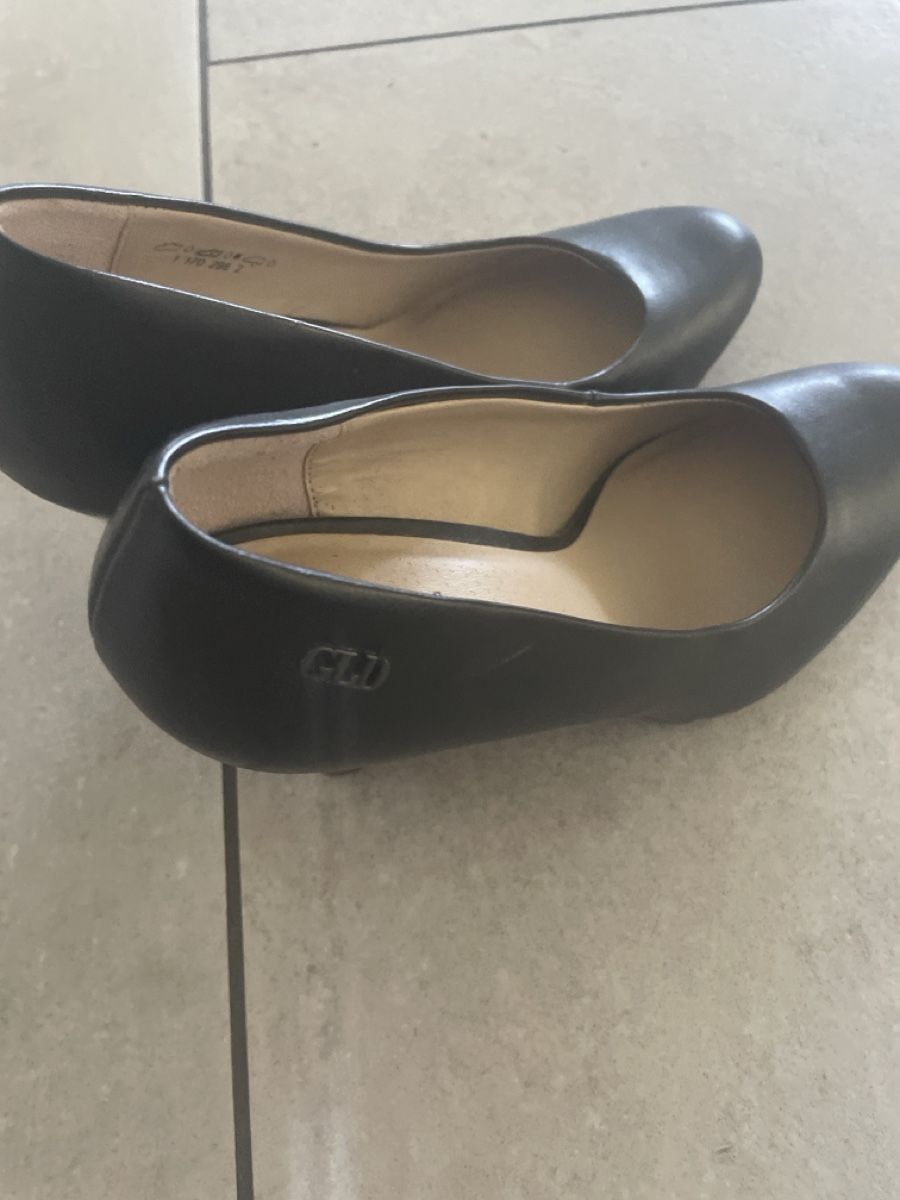 Scarpe da donna: Pumps Gr.37 schwarz – Usato da Baar venduto da Vili7 1