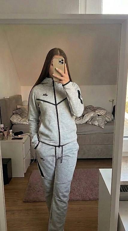 Giacche: Nike Tech Fleece Set Grau – Usato da Münchwilen TG venduto da vic_8wrk