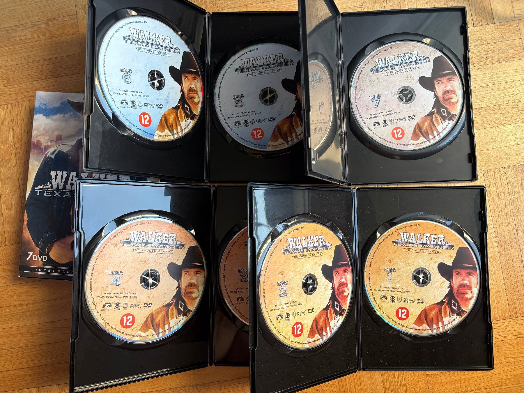 Alle DVDs: Walker, Texas Ranger - Intégrale Saison Quatre - DVD – Gebraucht aus Zürich von Malcom 2