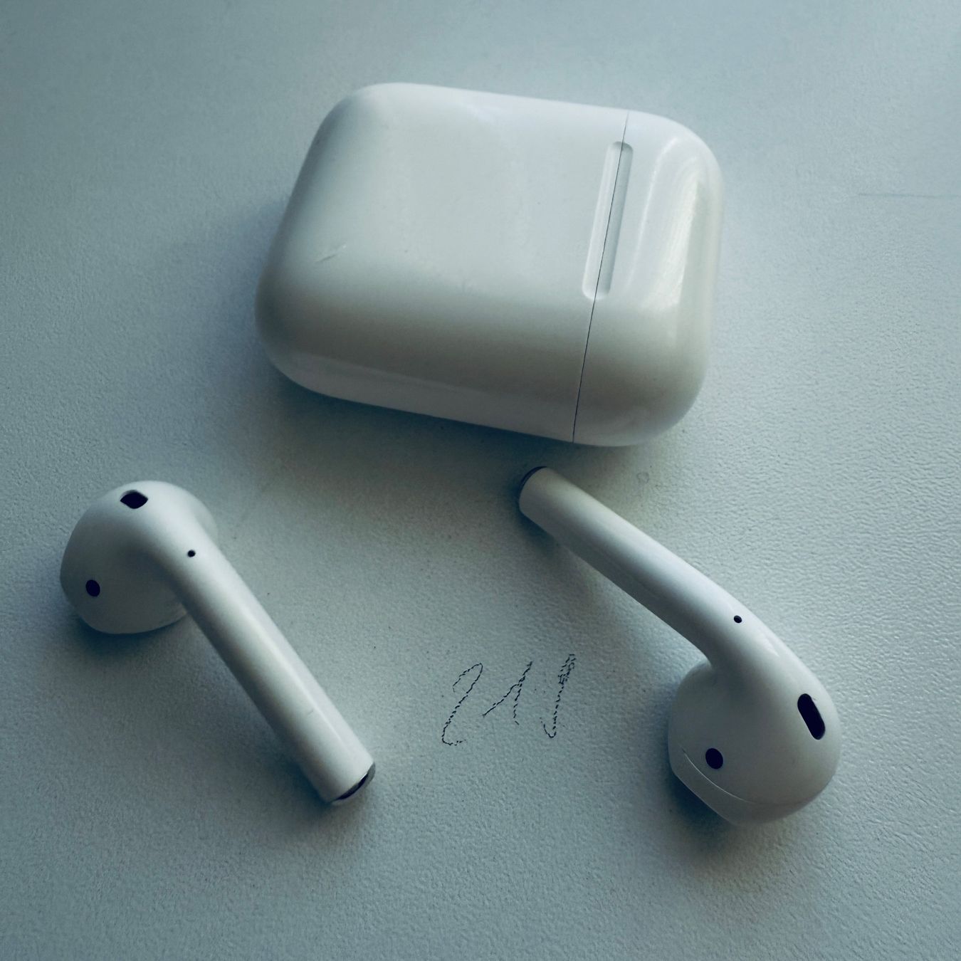 Apple Kopfhörer: Original Apple AirPods 2 Gen. Wireless Kopfhörer & Case – Gebraucht aus Basel von MY.AIRPODS.SHOP 3