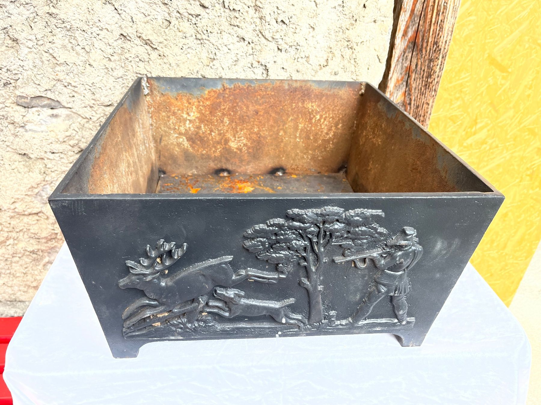 Vasi per fiori: Antike Gusseiserne Jardinaire – Usato da Brienz BE venduto da hey_z9vg 2