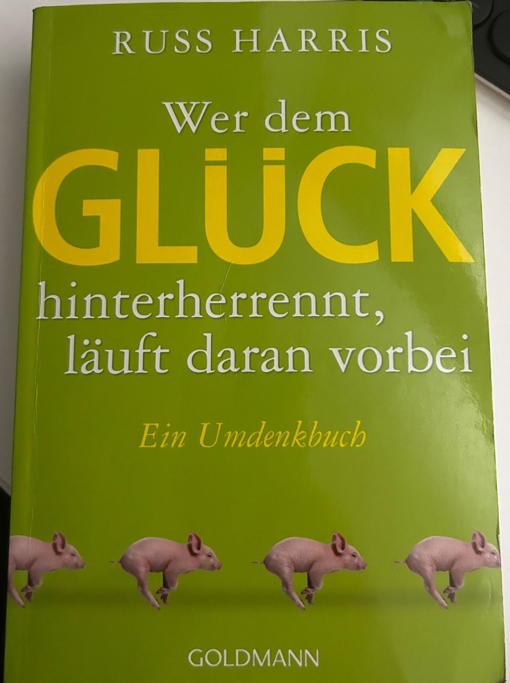 Bücher: Wer dem Glück hinterherrennt, läuft daran vorbei – Gebraucht aus Thalwil von jtricia