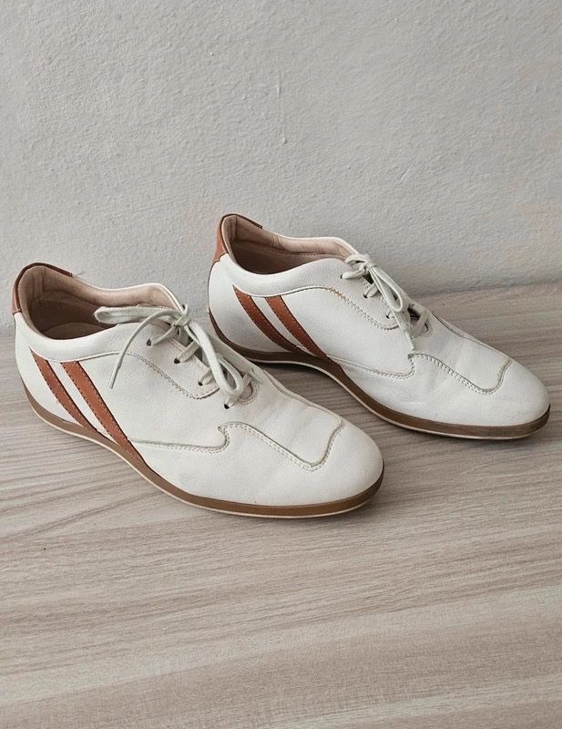 Scarpe da donna: Elegante Leder-Sneaker Trivor Collection – Usato da Coldrerio venduto da Theres2004
