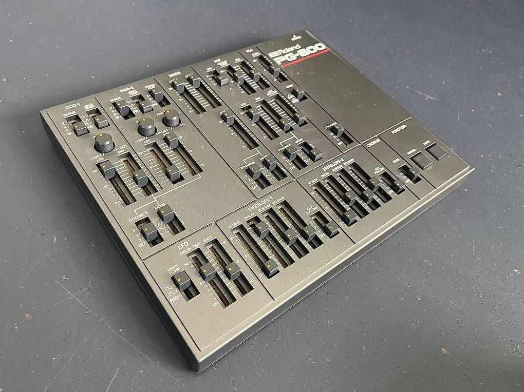 Roland Sistema di controllo: Roland PG-800 – Usato da Zürich venduto da Besije 1