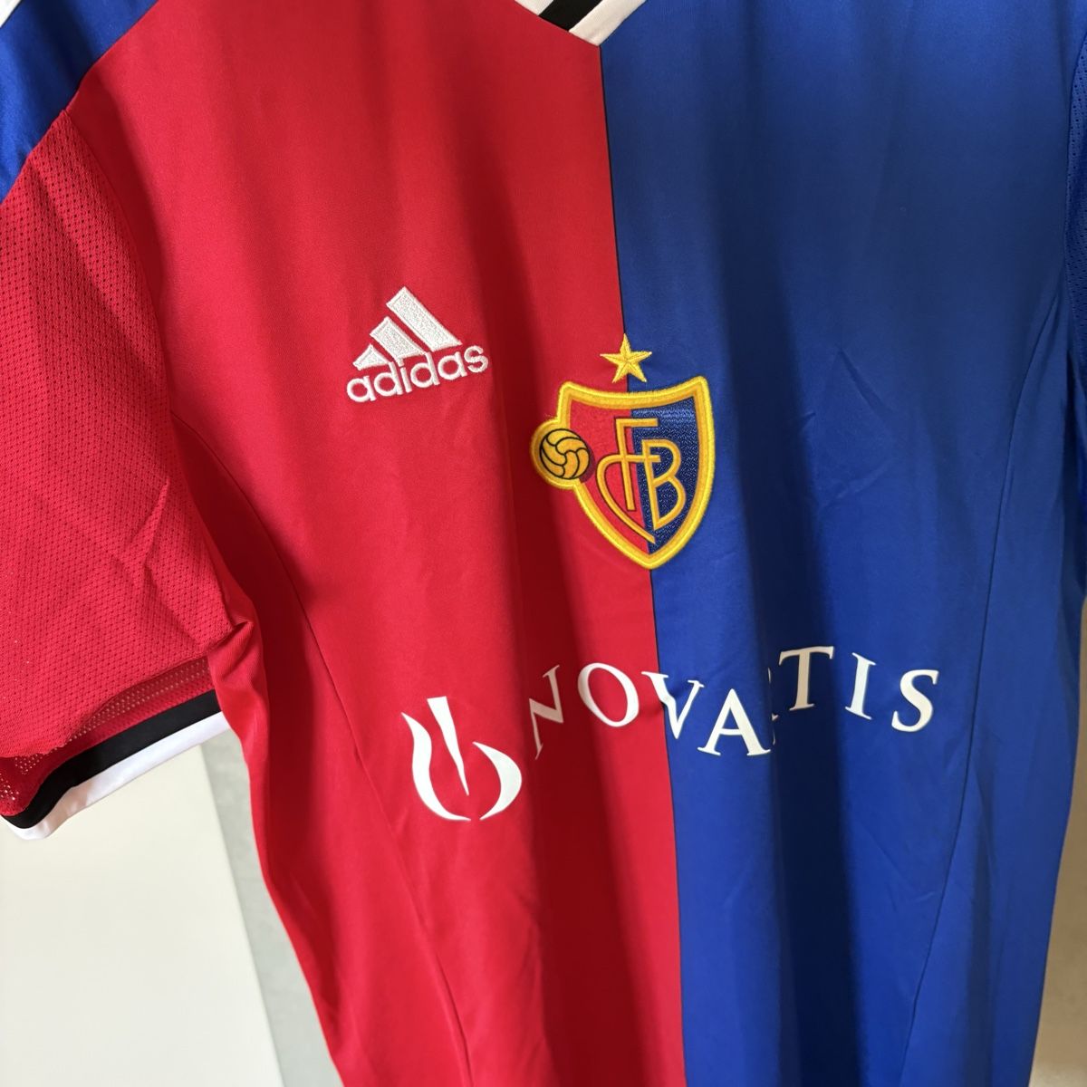 Adidas Canottiere & Pantaloni: Fc Basel Trikot Adidas 2014/2015 – Usato da Winterthur venduto da LaBodega 2