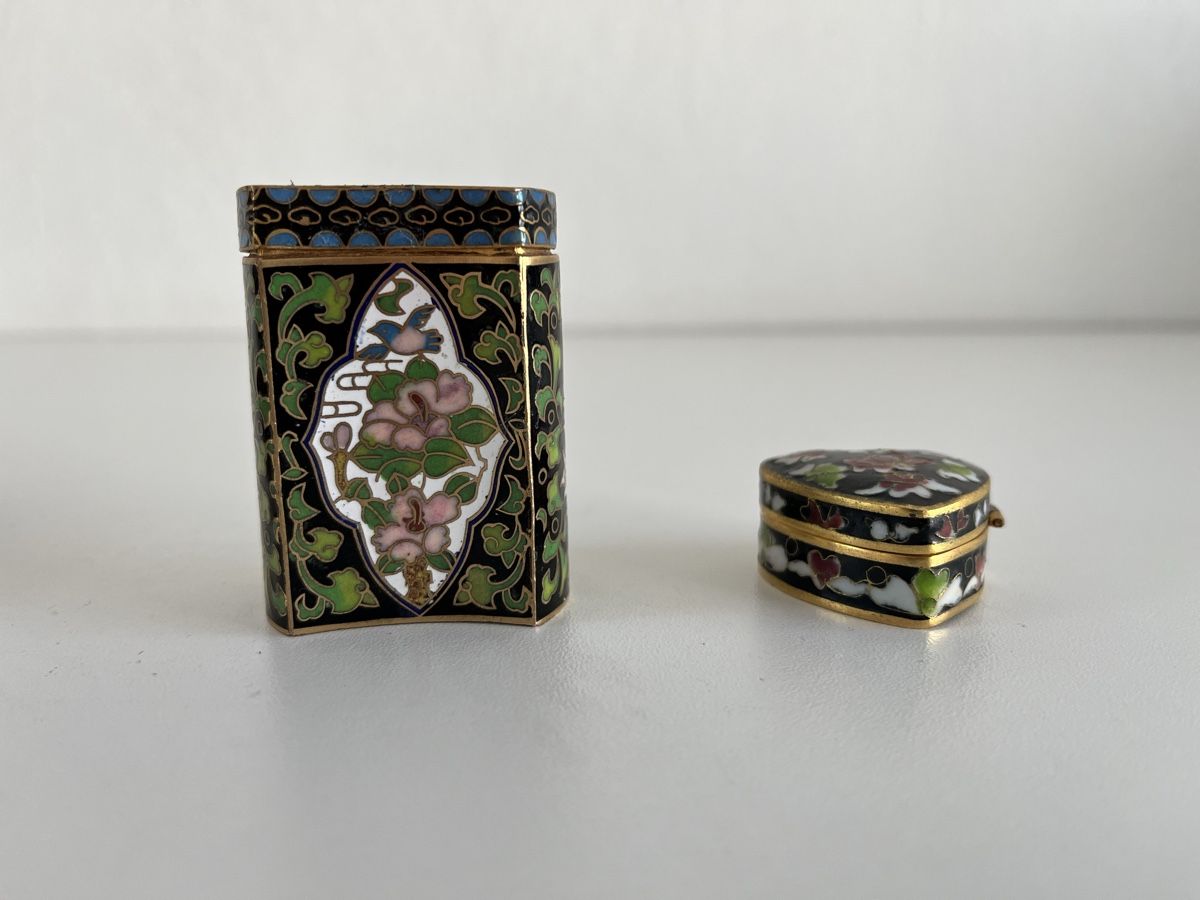 Tutte le decorazioni: 3 Stk. Cloisonné / Telller, Deckeldose / Herzdöschen – Usato da Wetzikon ZH venduto da seli03 7