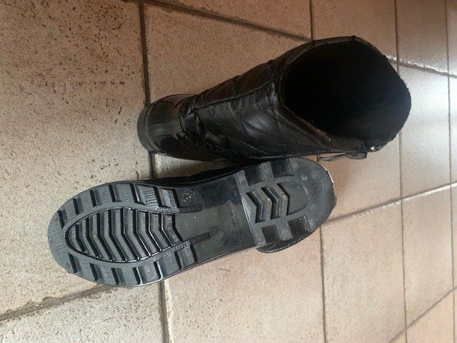 Scarpe da donna: schöne Stiefel / Regenstiefel, Schwarz, – Usato da Windisch venduto da Trudi45 3