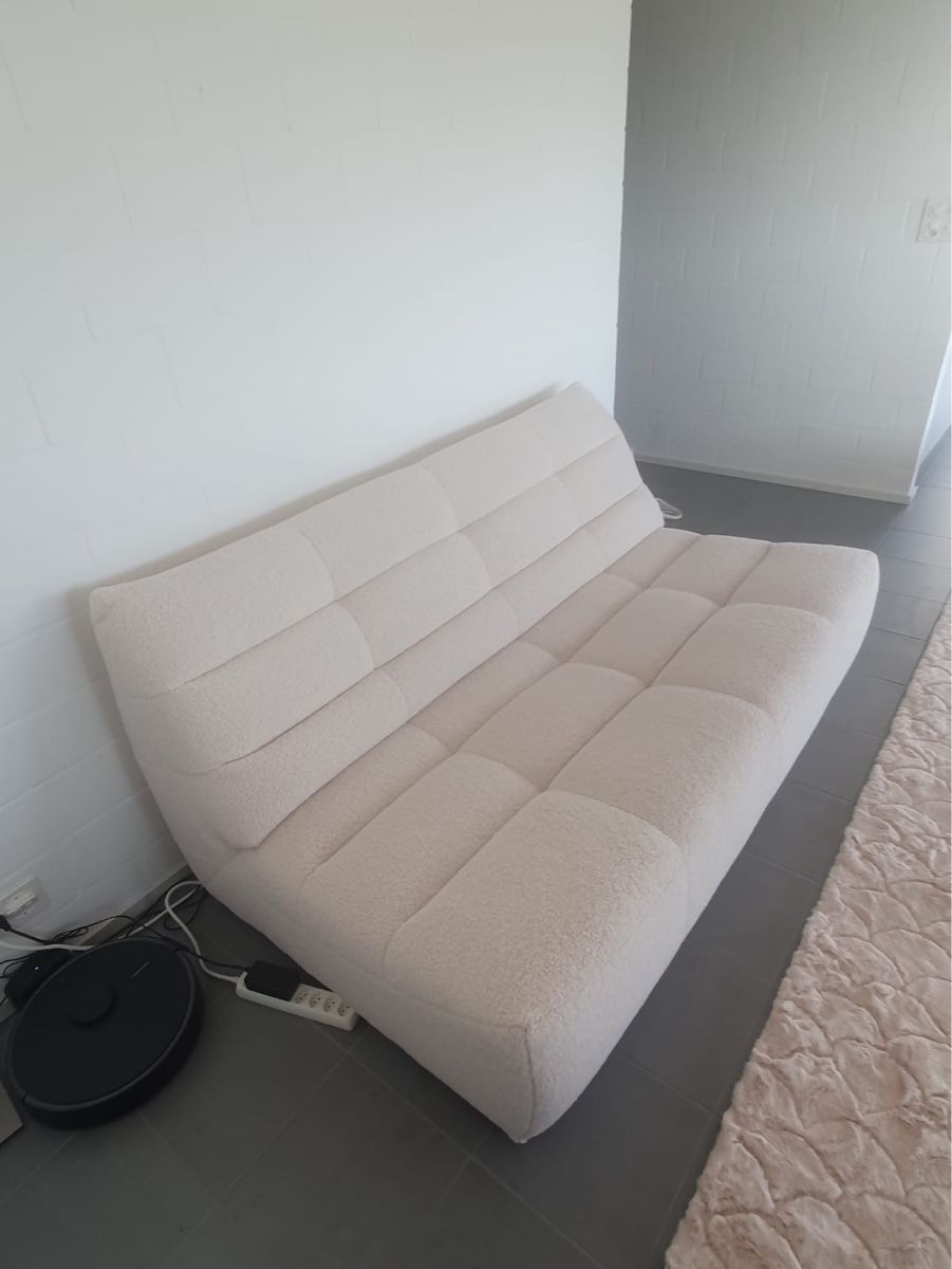 Interio Sofas: Interio Sofa bouclé weiss – D'occasion à Zürich par Sul0ng
