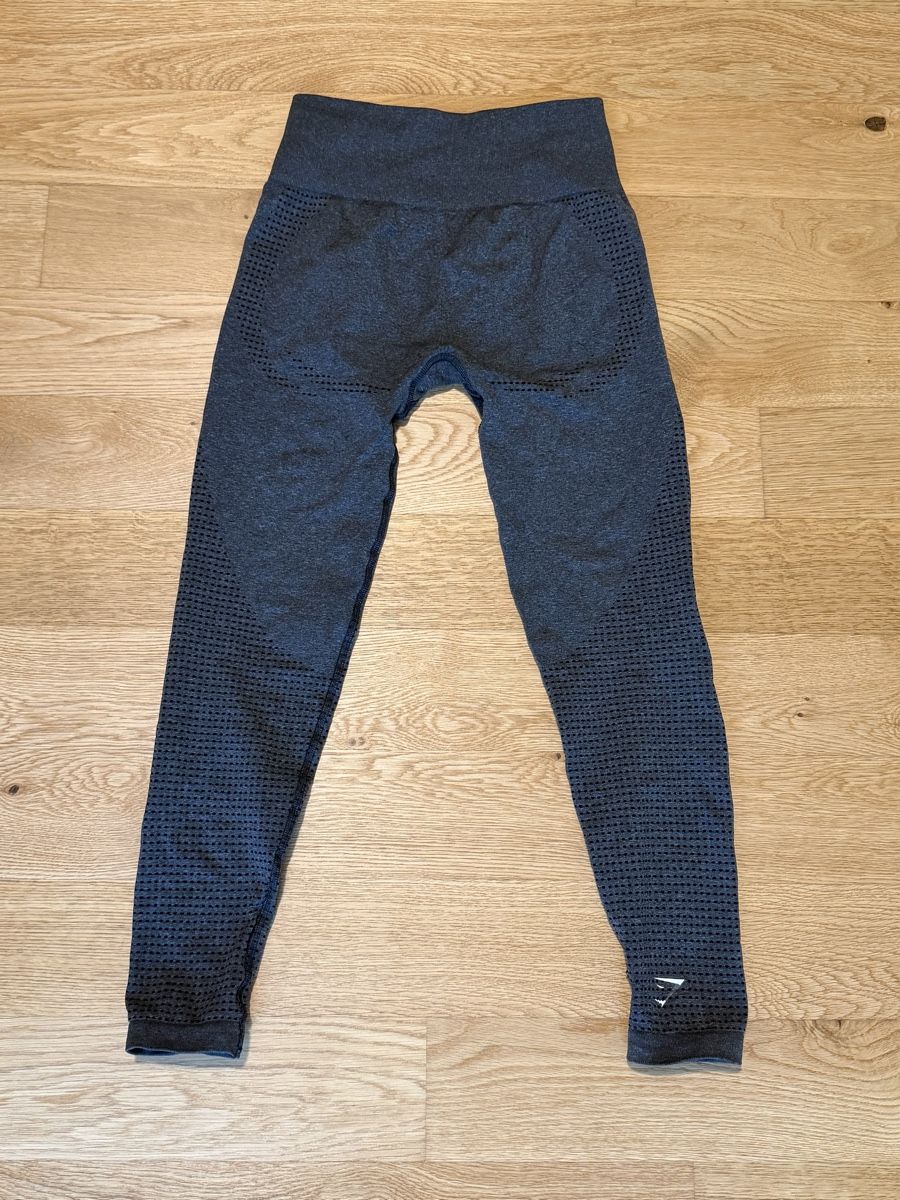 Gymshark Leggings: DUNKELGRAUE GYMSHARK SPORTLEGGINGS – Usato da Zürich venduto da dbu_s8p2 3