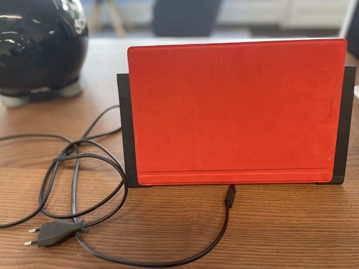 Microsoft Tablettes PC: Microsoft Surface pro 4 128GB SSD Bootloop Batterie defekt – Défectueux à Näfels par NOXION 6