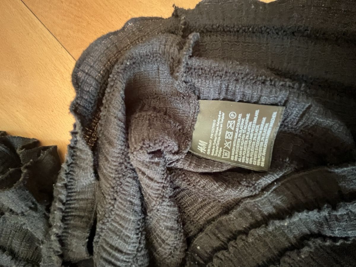 H&M Top: H&M Top in schwarz – Usato da Zürich venduto da keiahnig1 1