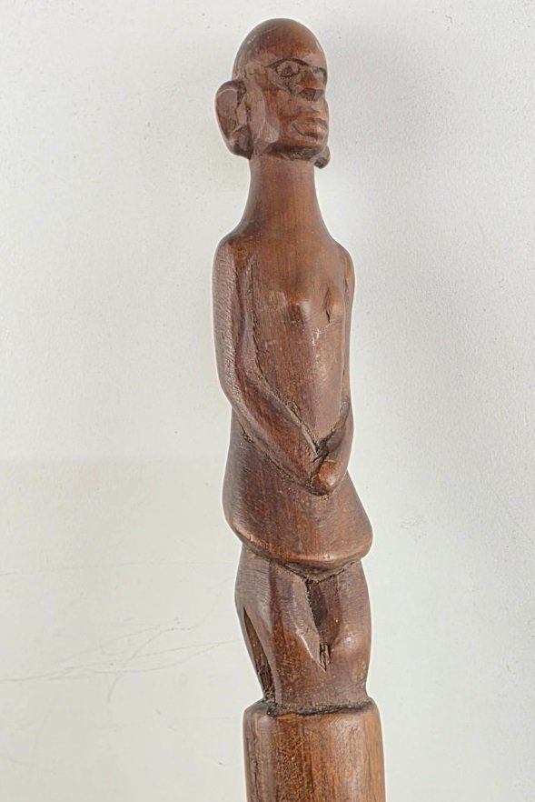 Altre raccolte & rarità: Handgeschnitztes Holzschwert aus Afrika – Usato da Flums venduto da Flumsantik 1