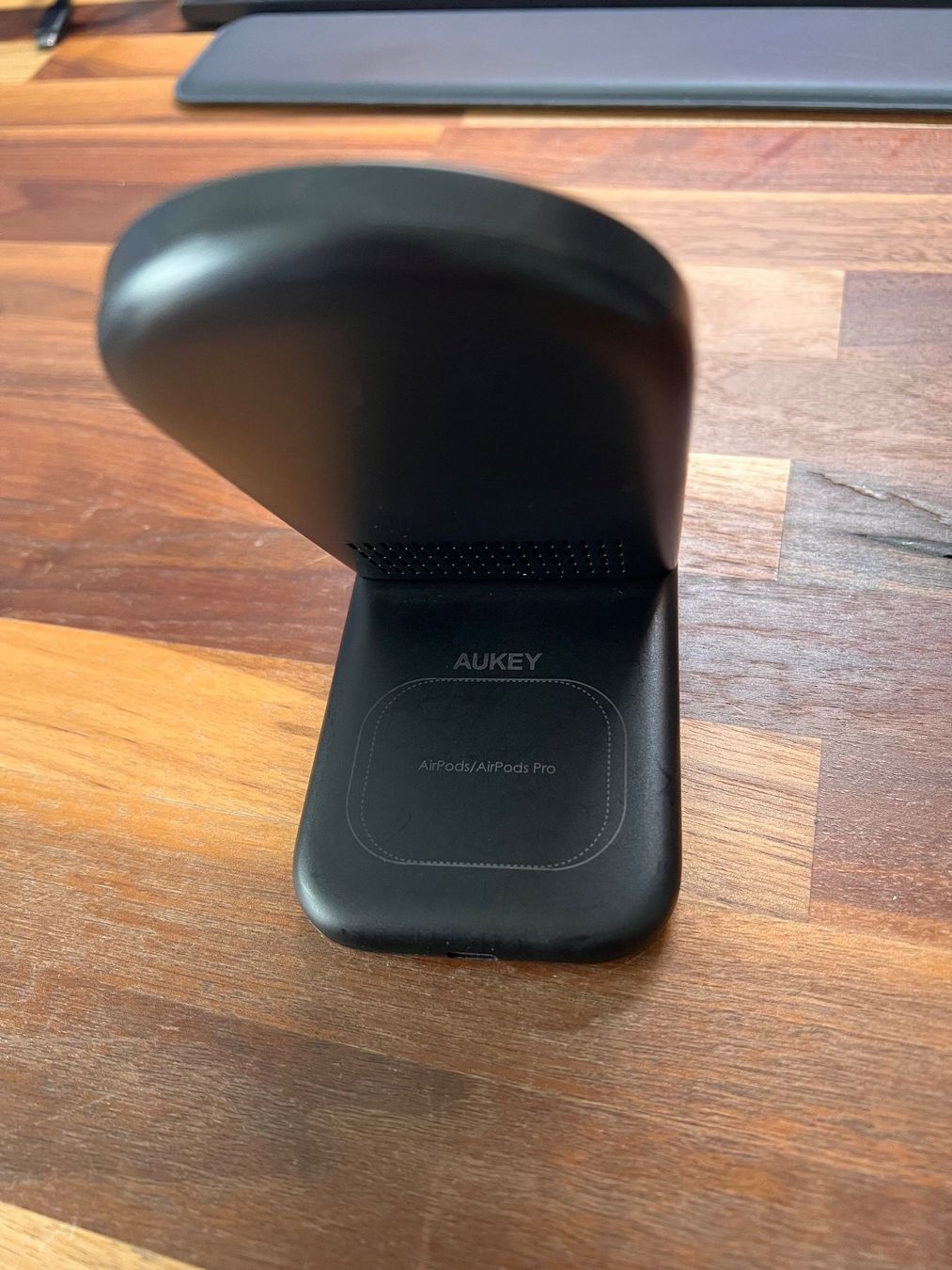 Caricabatterie: 2-in-1 Handy Wireless Ladestation (10W) – Usato da Zürich venduto da LRNT 1