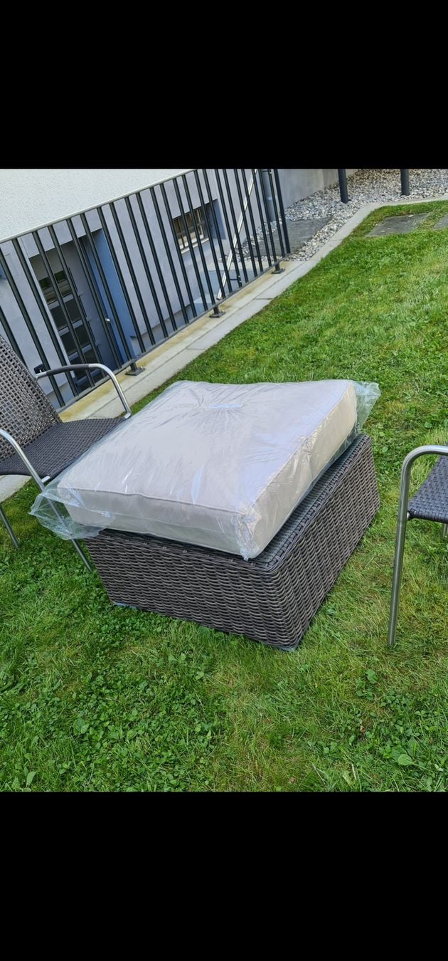 Tavoli: Garten Tisch mit Glasplatte,Hocker Funktion – Nuovo (secondo la descrizione) da Oetwil a.d. Limmat venduto da Rebi_reina