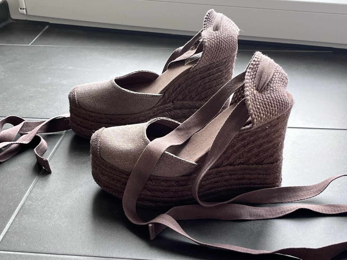 Pull&Bear Scarpe da donna: Pull & Bear Espadrilles Keilabsatz Grösse 39 guter Zustand – Nuovo (secondo la descrizione) da St. Gallen venduto da Foxy-Magpie