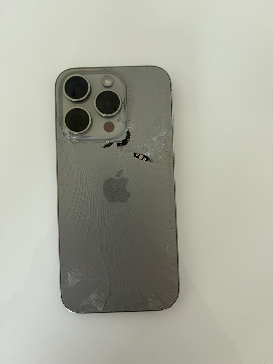 Apple Handys / Smartphones: IPhone 15 Pro  – Defekt aus St-Aubin FR von paj_5vn2 1