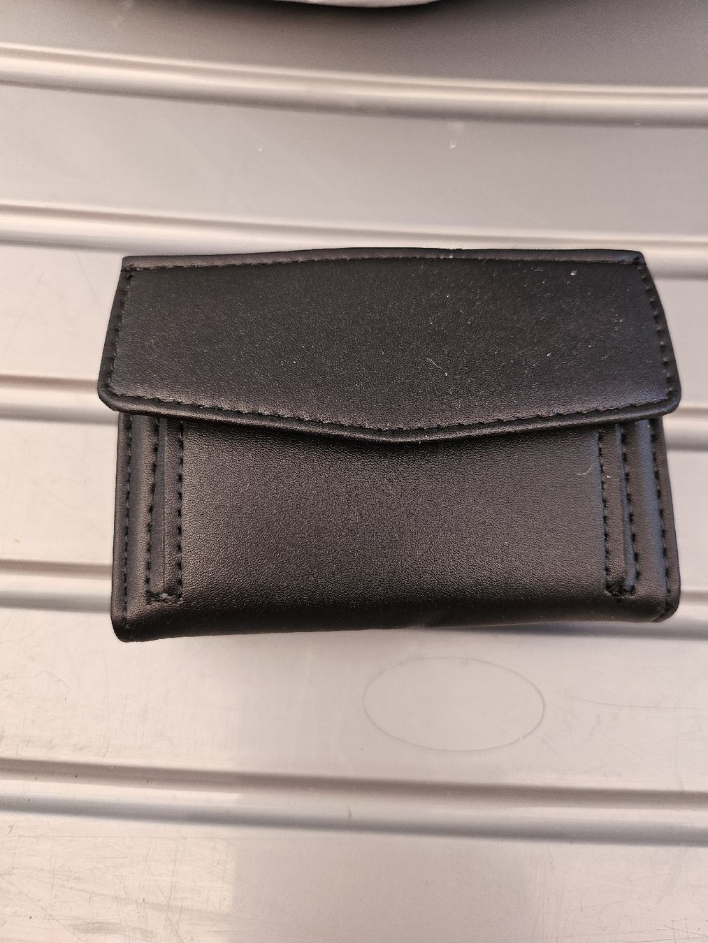 Portafogli: Portefeuille noir élégant et compact – Nuovo (secondo la descrizione) da La Joux FR venduto da car_ck96 1