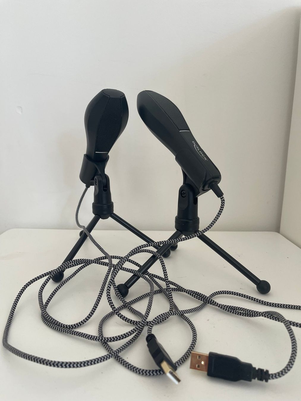 Mikrofone: 2 Delock-USB-Mikrofone mit Tischhalterung – Gebraucht aus Basel von MatthiDo 2