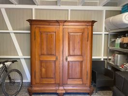 Antiker Schrank, Weichholz massiv, 2-türig,