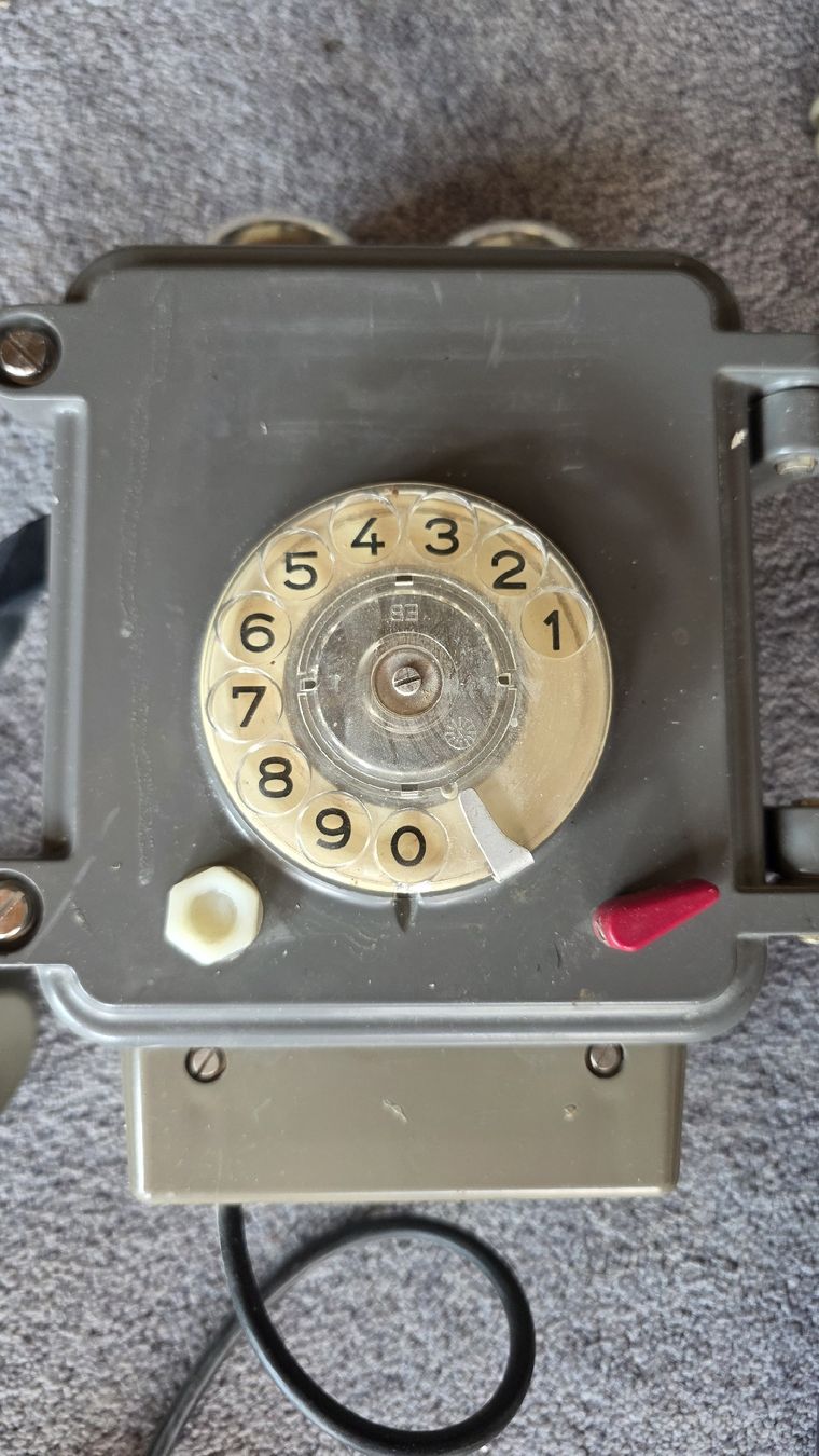 Telefone: Konvolut 3 Wandtelefone mit Wählscheibe Retro – Gebraucht aus Gonten von reko12 1