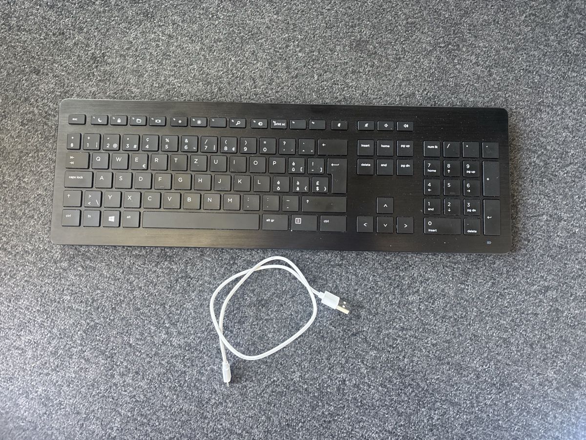 Tastiere: HP Keyboard Model 909 with USB cable good condition – Usato da Wil SG venduto da lian_bieri
