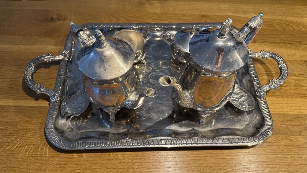 Set di piatti: Elegantes versilbertes Kaffee-/Teeservice mit Tablett – Usato da Thayngen venduto da ggg71 3
