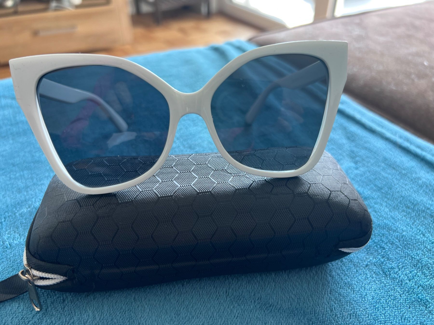 Brillen & Gläser: Sonnenbrille Damen Shein – Neu und originalverpackt aus Neuhaus SG von bernike