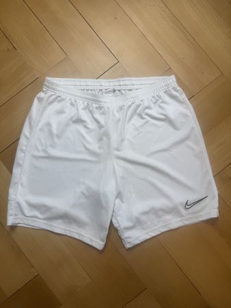 Nike Sportshorts weiss 