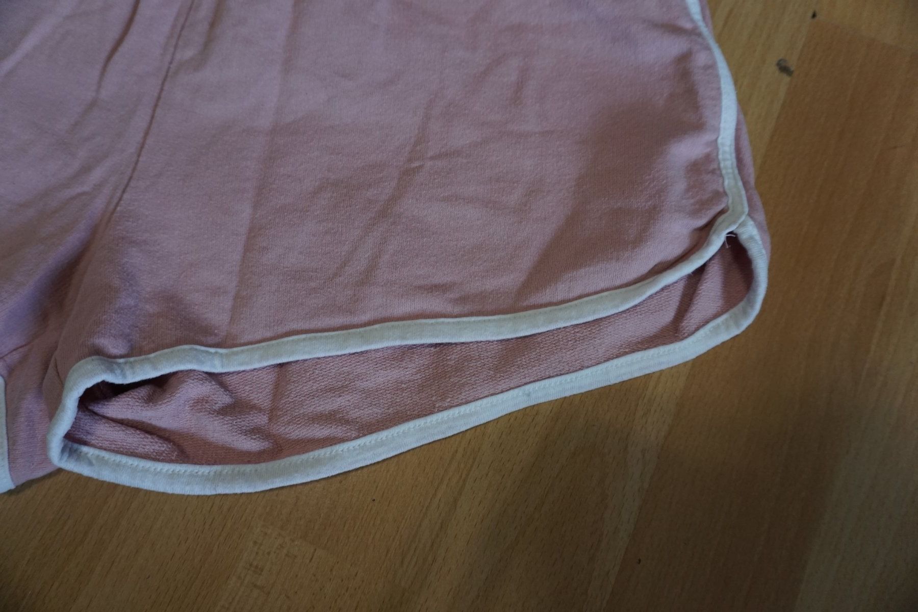H&M Pantaloni: Sommer Shorts H&M Rosa Gr.170 – Usato da Zürich venduto da einalemjena 1