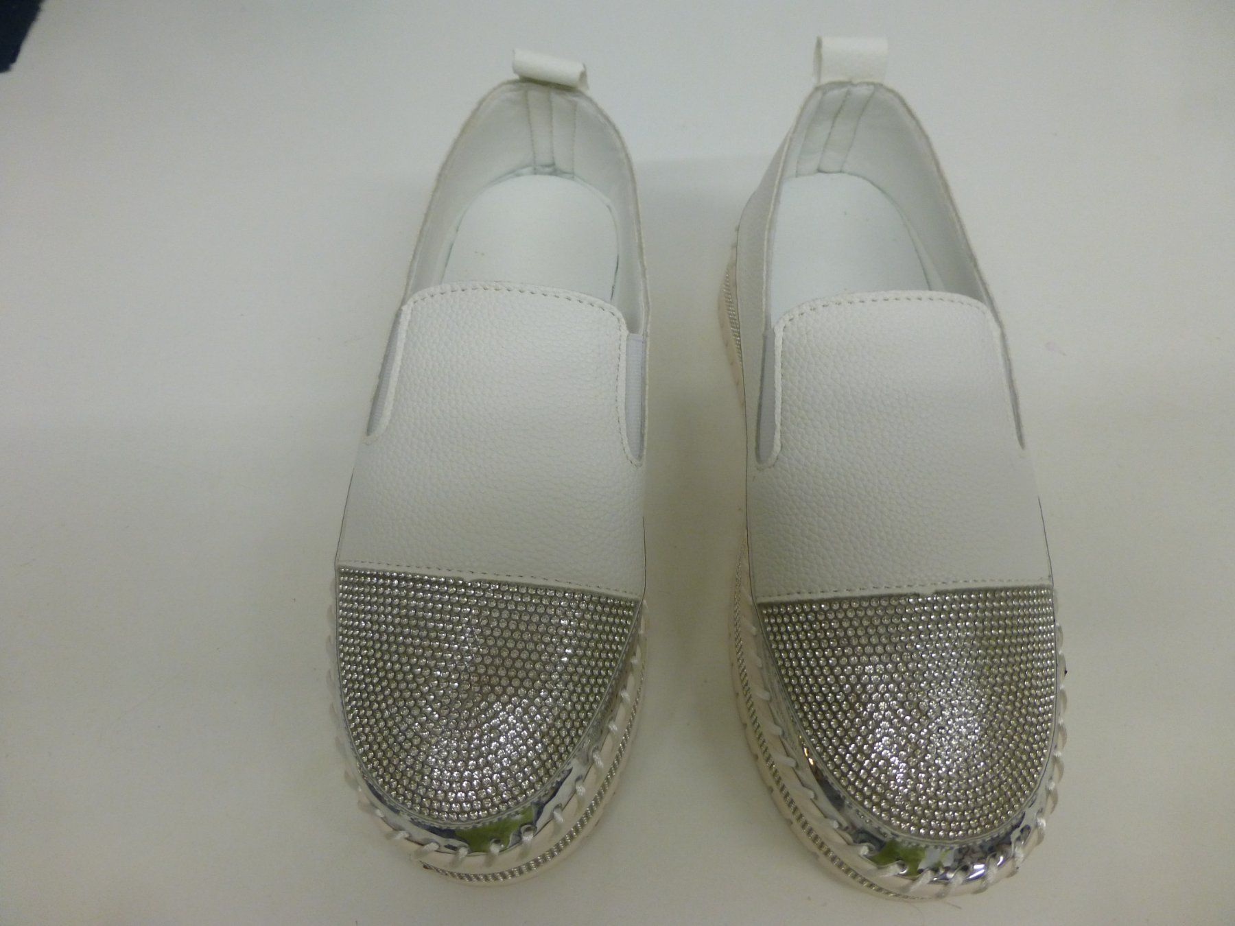 Scarpe da donna: Weisse Sommer-Sneakers mit Strass, Grösse 37 – Usato da Reinach BL venduto da mor_r76k
