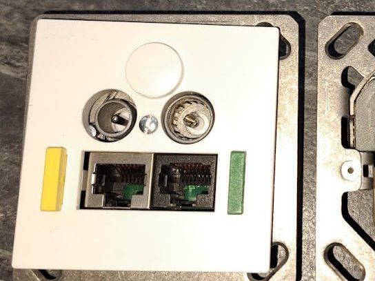 Stecker: Multimedia-Unterputzdosen – Gebraucht aus Sargans von Bomp 3